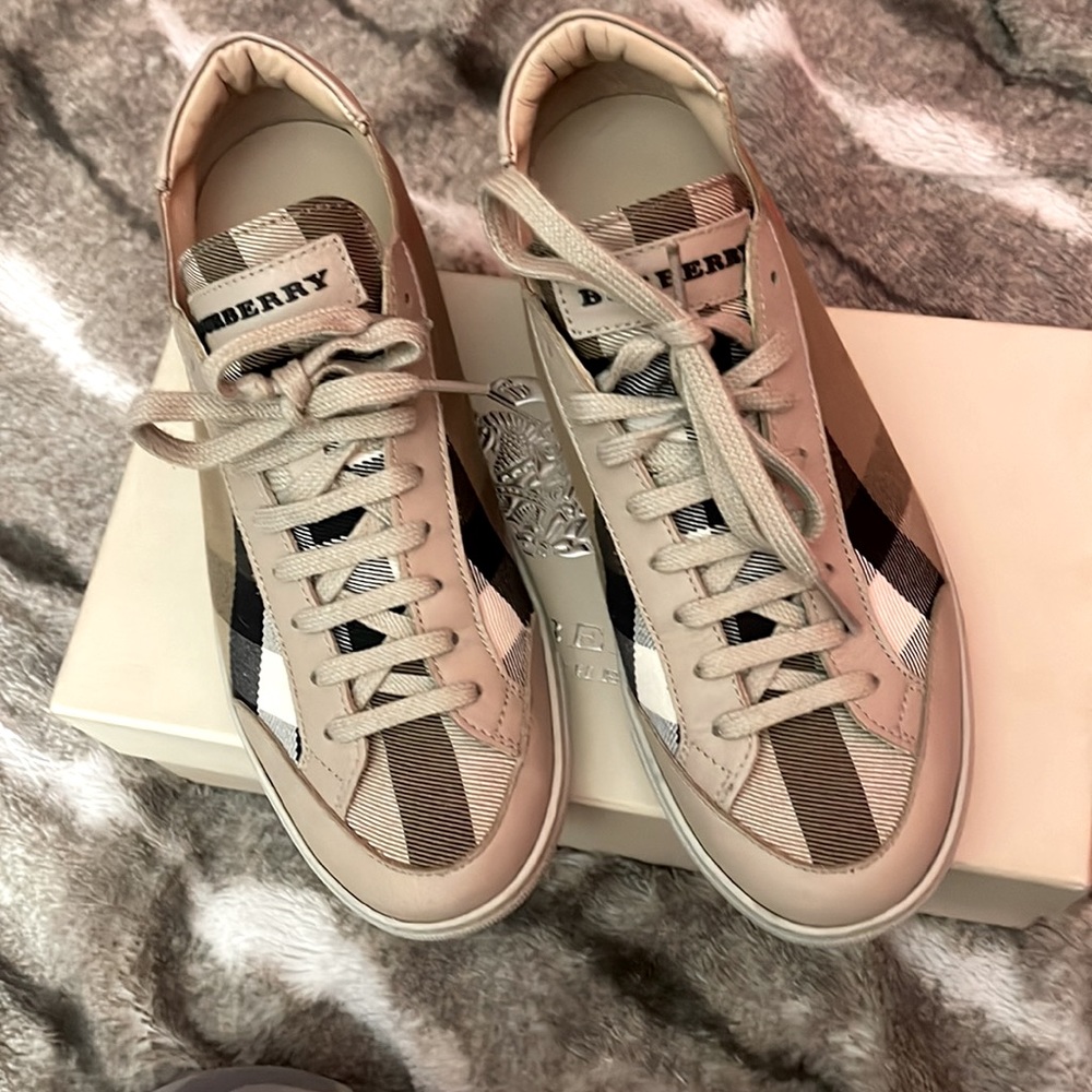 BURBERRY SNEAKERS